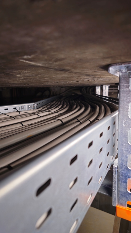 Kabel in Kabelrinnen verlegt 4